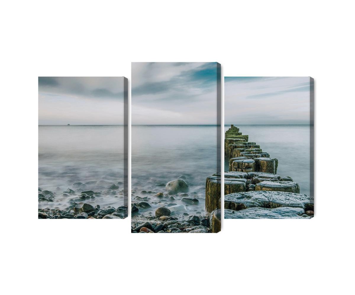 Mehrteiliges Bild Felsiger Strand Und 3D-Wellenbrecher Aus Holz