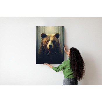 Poster Ein Riesiger Bär In Einem Nebligen Wald
