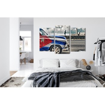 Mehrteiliges Bild Ein Auto Mit Kubanischer Flagge Auf Den Straßen Von Havanna